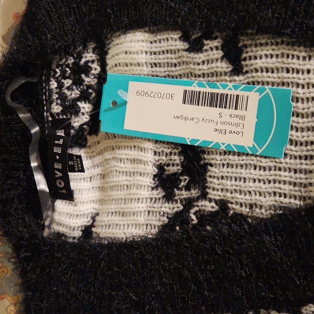 Sweater - Picture 2 of 4